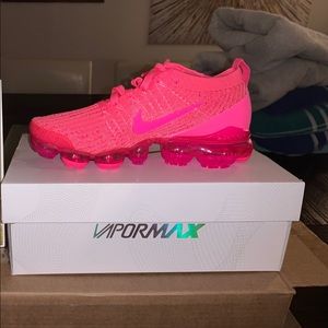 Hot pink women’s vapor max size 6 1/2